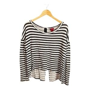 𝅺daytrip by the Buckle, juniors zip back gray and cream sweater.  Size medium